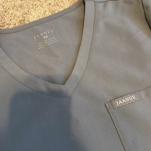 TWO Jaanuu XS Grey scrub tops